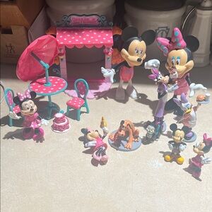 Disney Minnie Mouse Playset with Pink and Red